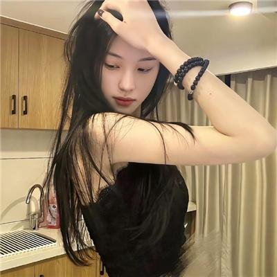 她比烟花寂寞